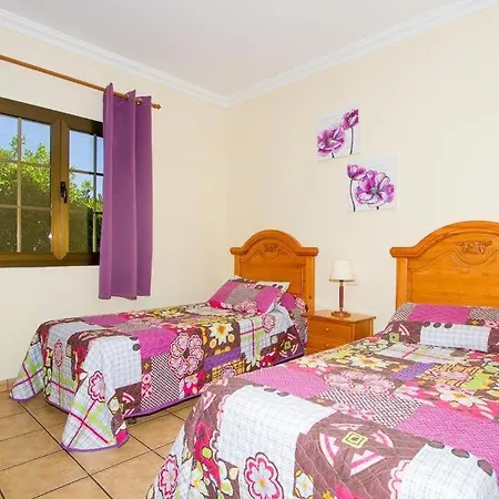 In Puerto Del Carmen Sleeps 10 With Pool Air Con And Wifi Вілла *