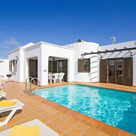 Вілла In Puerto Del Carmen Sleeps 10 With Pool Air Con And Wifi Пуерто-дель-Кармен