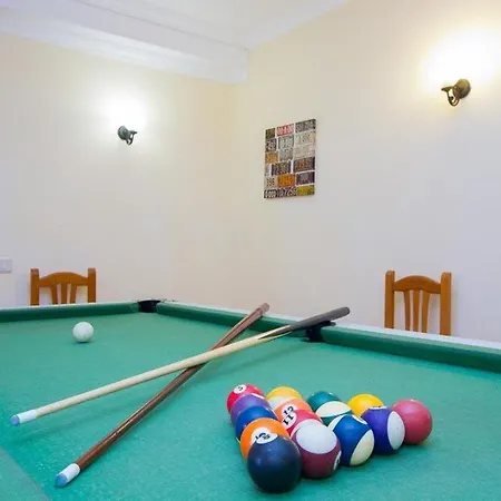Вілла In Puerto Del Carmen Sleeps 10 With Pool Air Con And Wifi