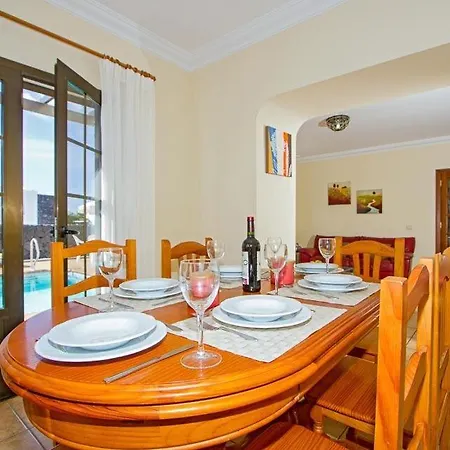 In Puerto Del Carmen Sleeps 10 With Pool Air Con And Wifi Вілла