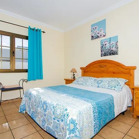 Вілла In Puerto Del Carmen Sleeps 10 With Pool Air Con And Wifi *