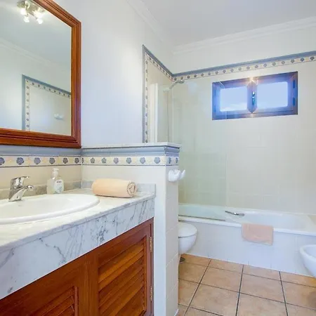 In Puerto Del Carmen Sleeps 10 With Pool Air Con And Wifi Вілла Пуерто-дель-Кармен