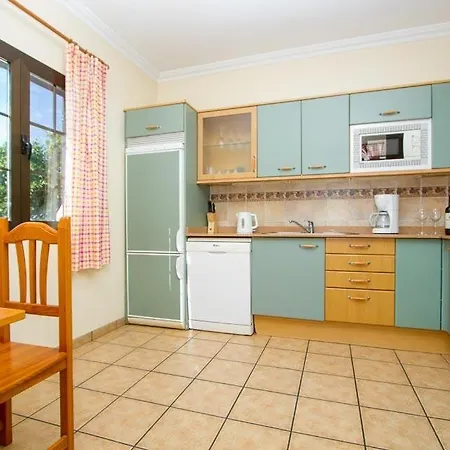 In Puerto Del Carmen Sleeps 10 With Pool Air Con And Wifi *